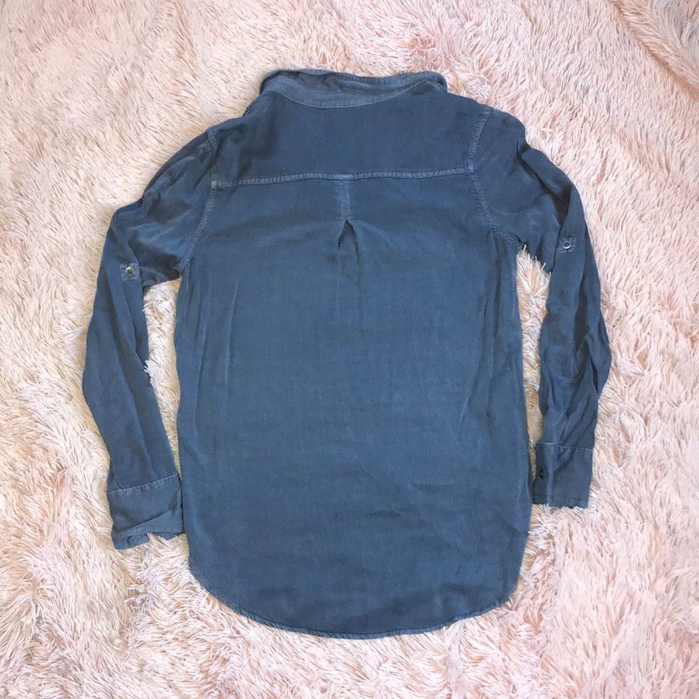 Ladies ROCK & REPUBLIC button down - Picture 3 of 3